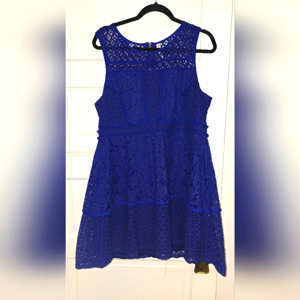 Sleveless Blue Lace Dress